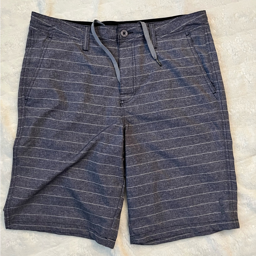 NWOT (33) Men's Trinity hybrid shorts